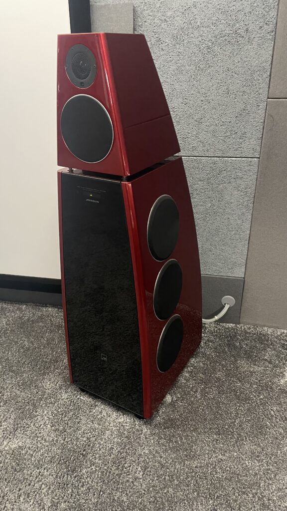 DSP8000 XE: витвір мистецтва у світі акустичних систем від Meridian Audio